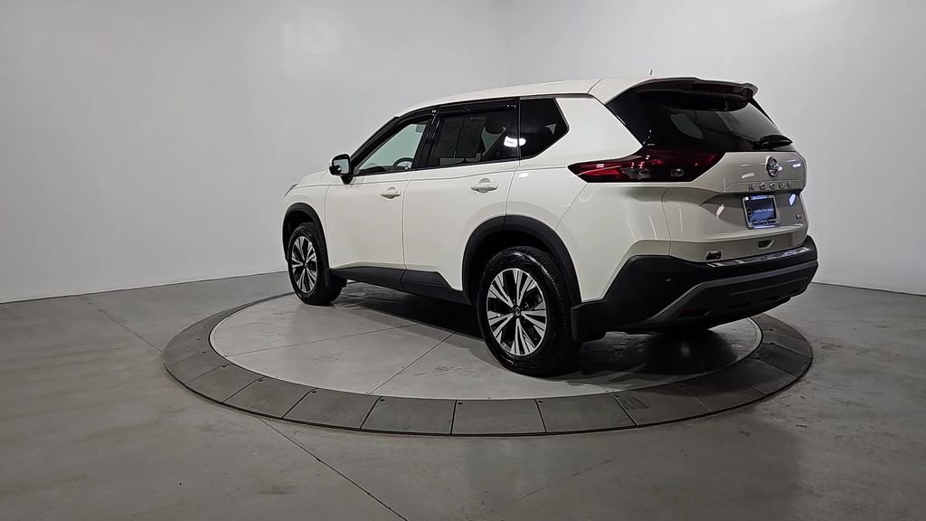 Certified 2021 Nissan Rogue SV image 3