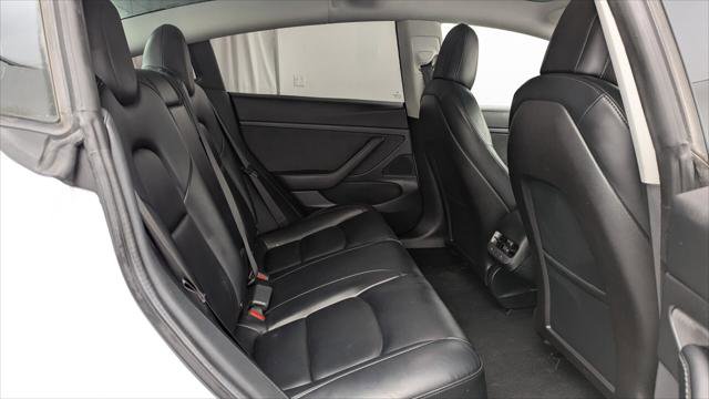 Used 2020 Tesla Model 3 Standard Range image 18