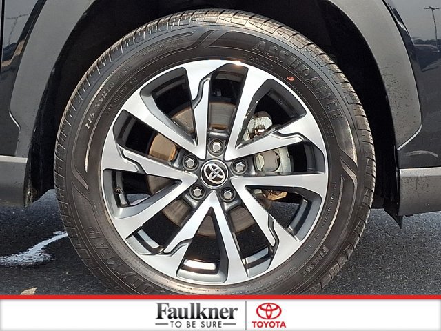 Certified 2025 Toyota Corolla Cross XLE FWD image 8