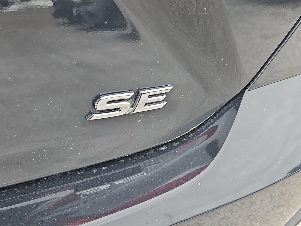 Used 2025 Toyota Camry SE w/ Convenience Package image 12