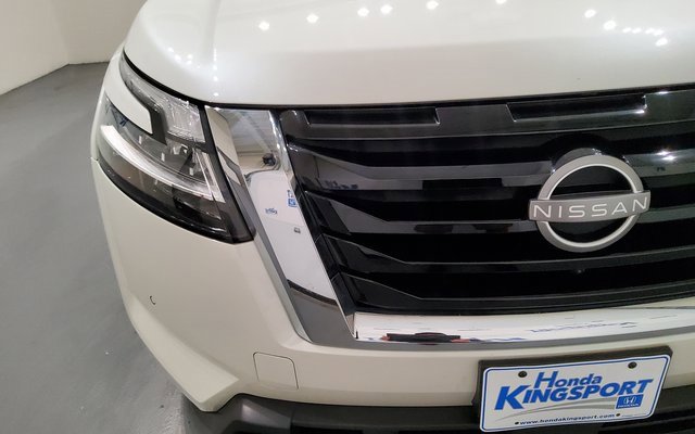 Used 2024 Nissan Pathfinder Platinum image 10