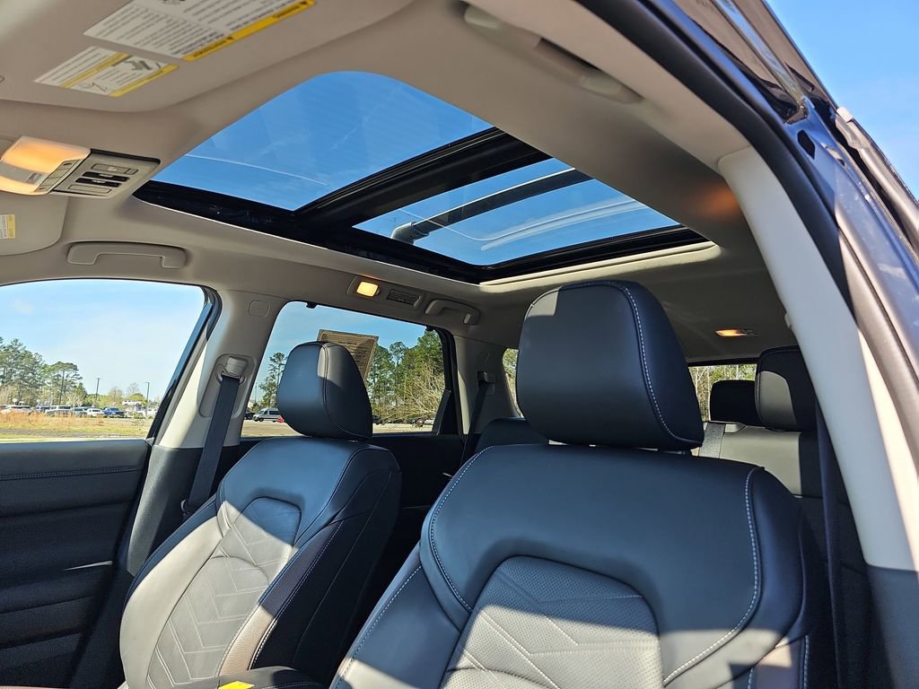 Used 2024 Nissan Pathfinder Platinum w/ Cargo Package image 35