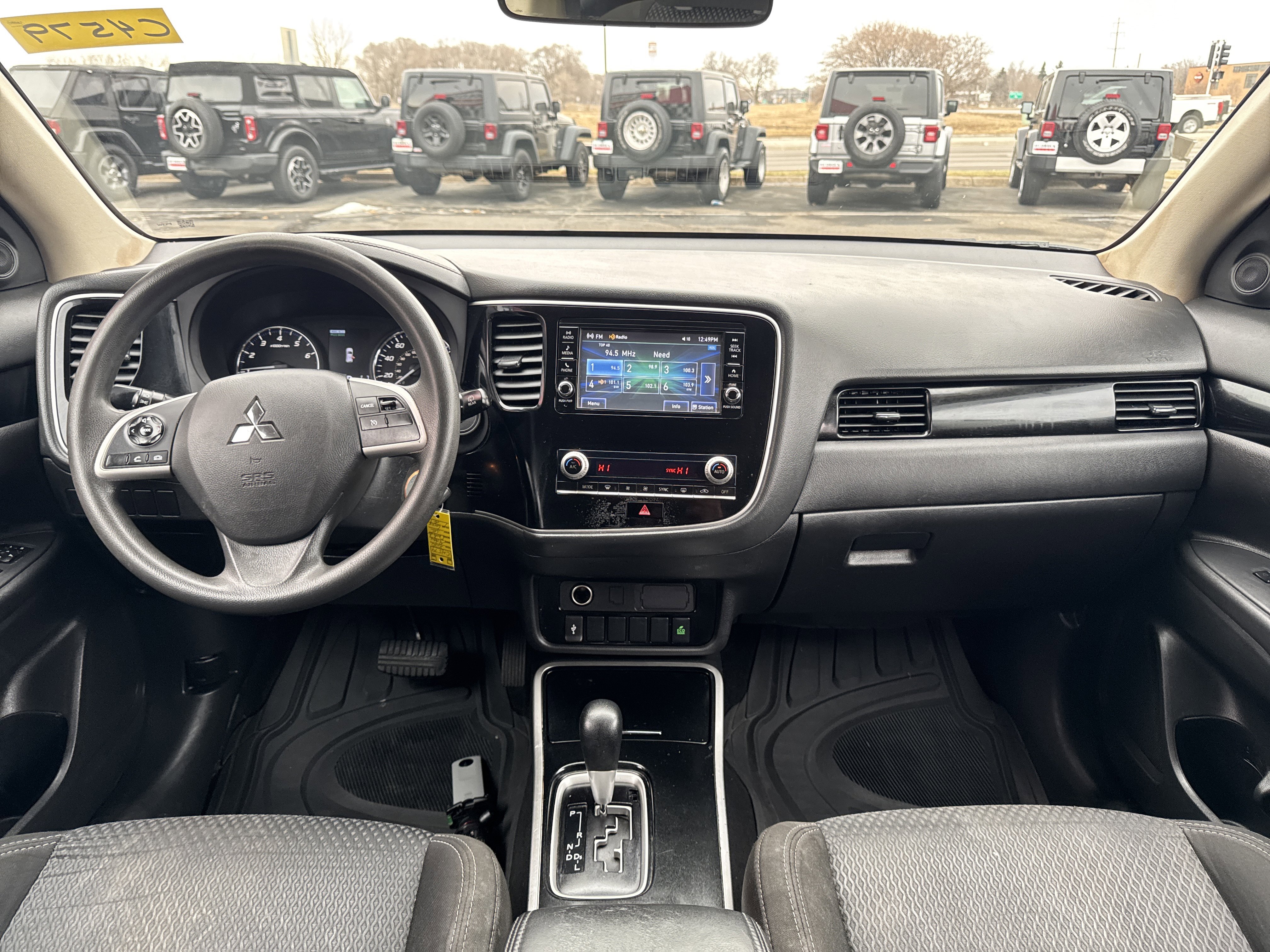 Used 2020 Mitsubishi Outlander SE image 26