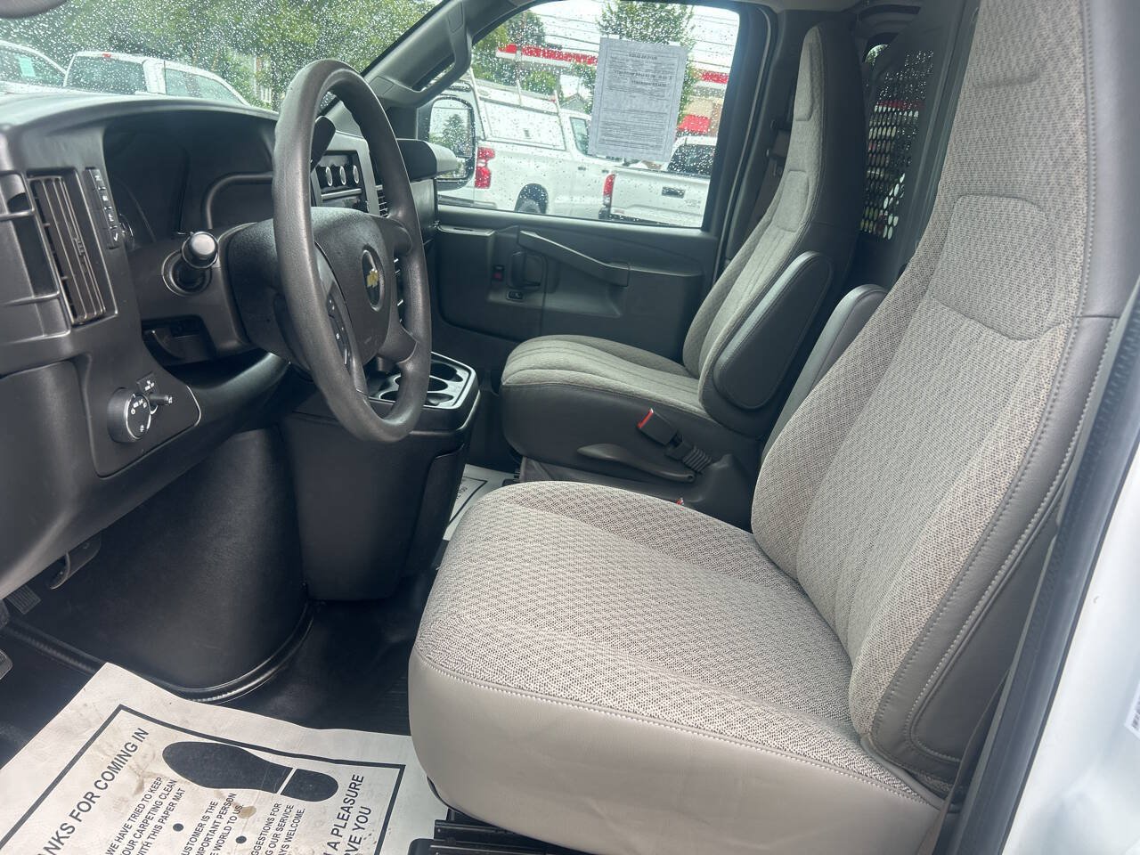 Used 2017 Chevrolet Express 2500 RWD image 10