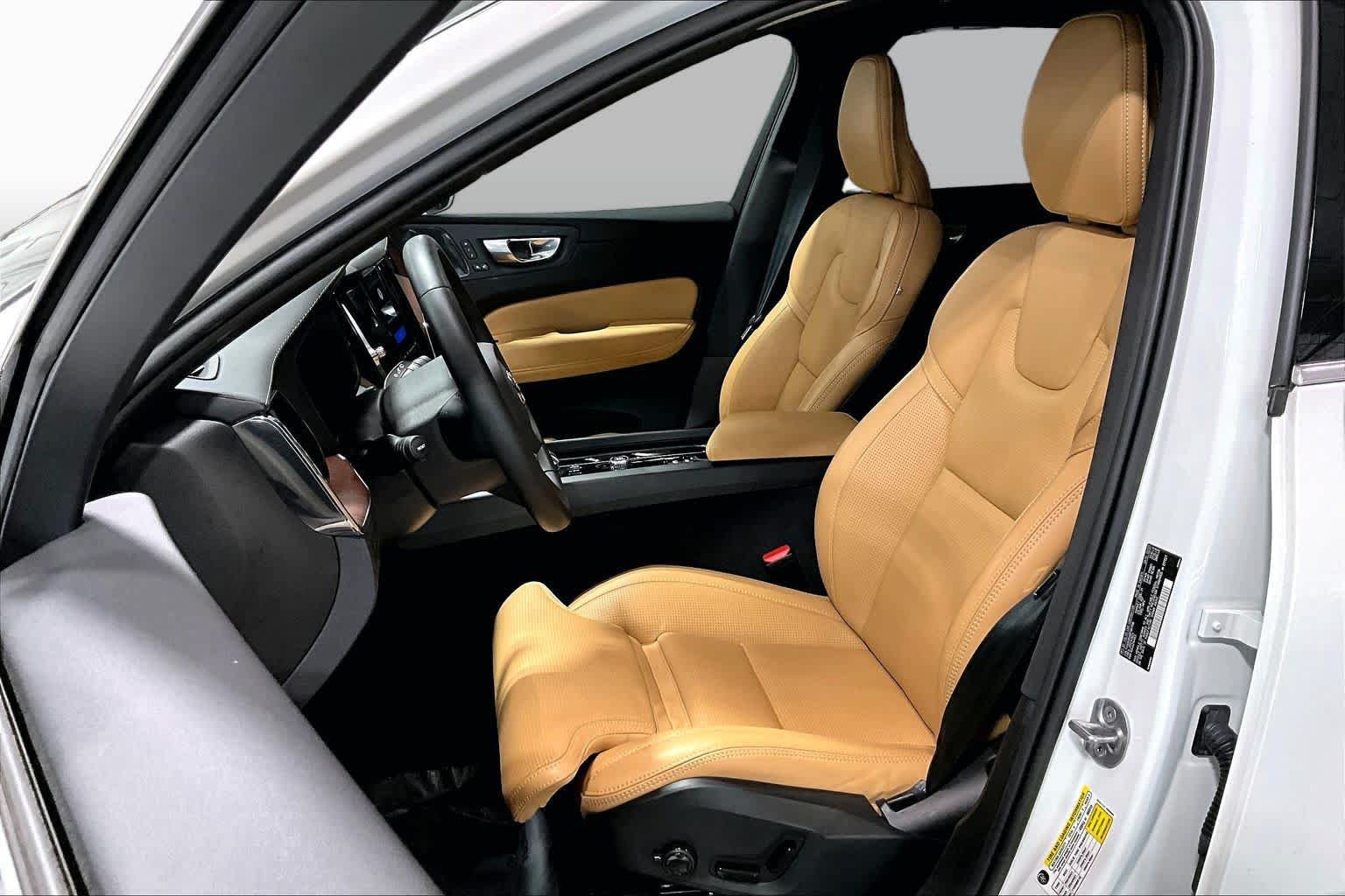 Used 2023 Volvo XC60 B6 Ultimate w/ Climate Package AWD/4WD image 9