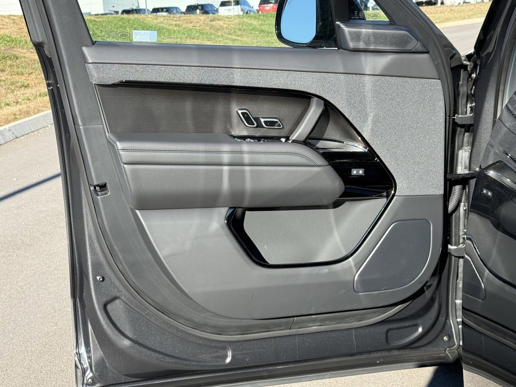 New 2025 Land Rover Range Rover Sport SE image 16