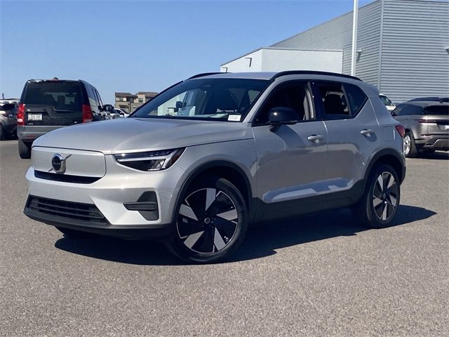 New 2025 Volvo EX40 Core w/ Climate Package image 2