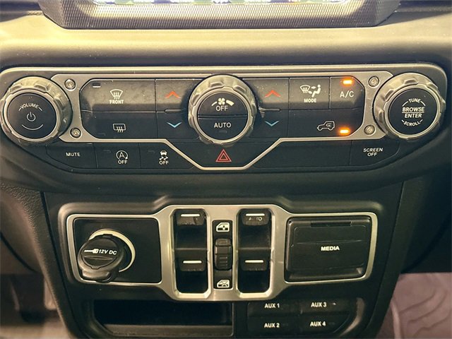 Used 2018 Jeep Wrangler Unlimited Sahara image 14