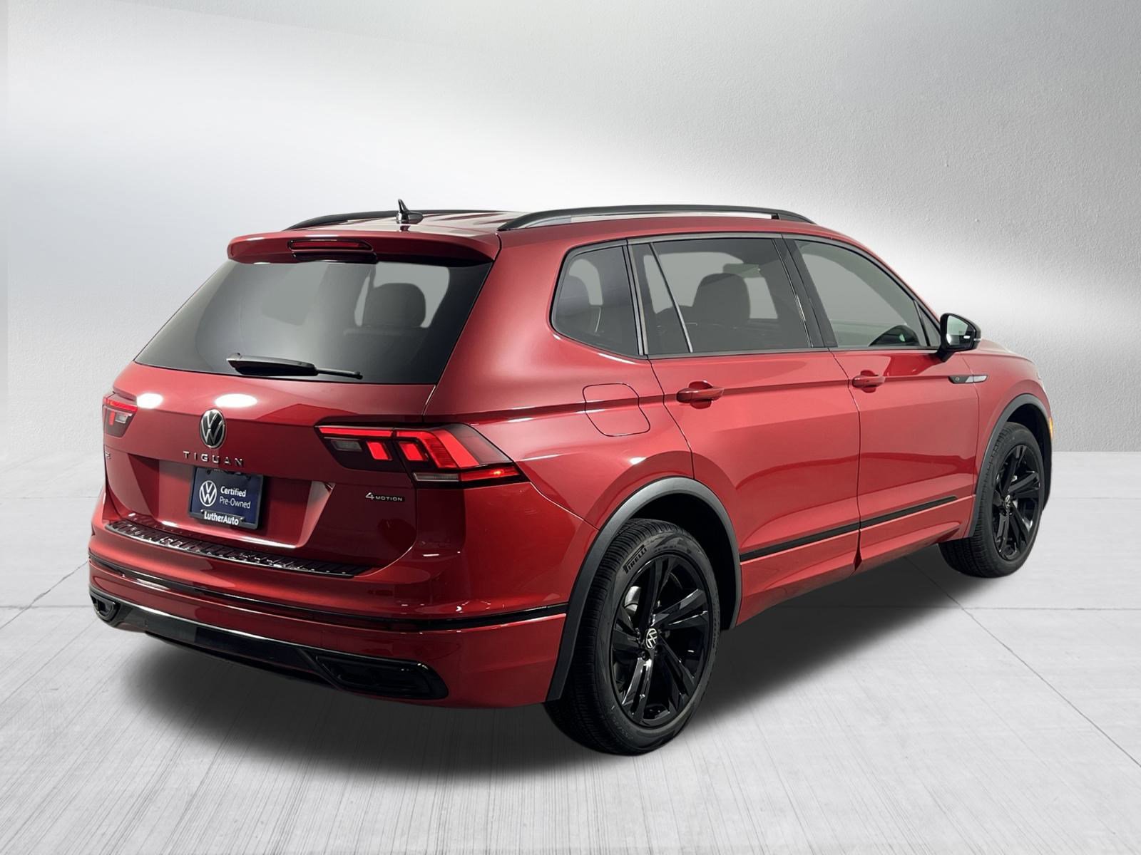 Certified 2024 Volkswagen Tiguan SE R-Line image 7