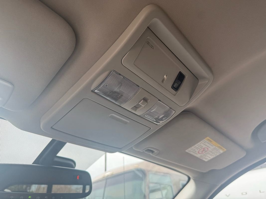 Used 2017 Nissan Titan SV image 20