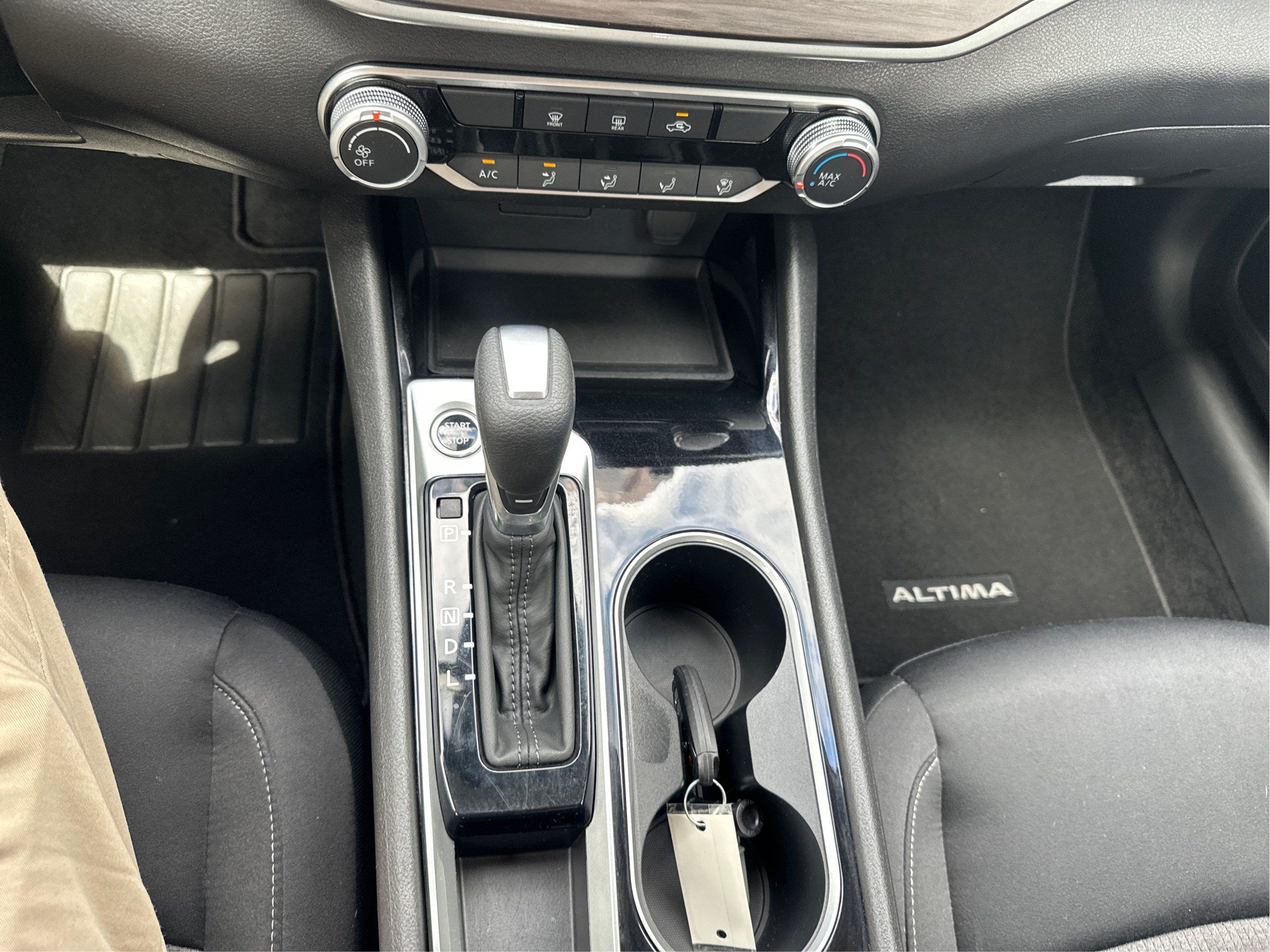 Used 2024 Nissan Altima 2.5 SV FWD image 15