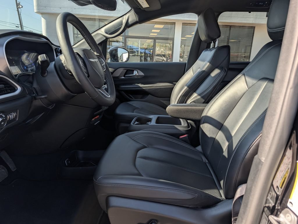 Used 2026 Chrysler Pacifica Select FWD image 24