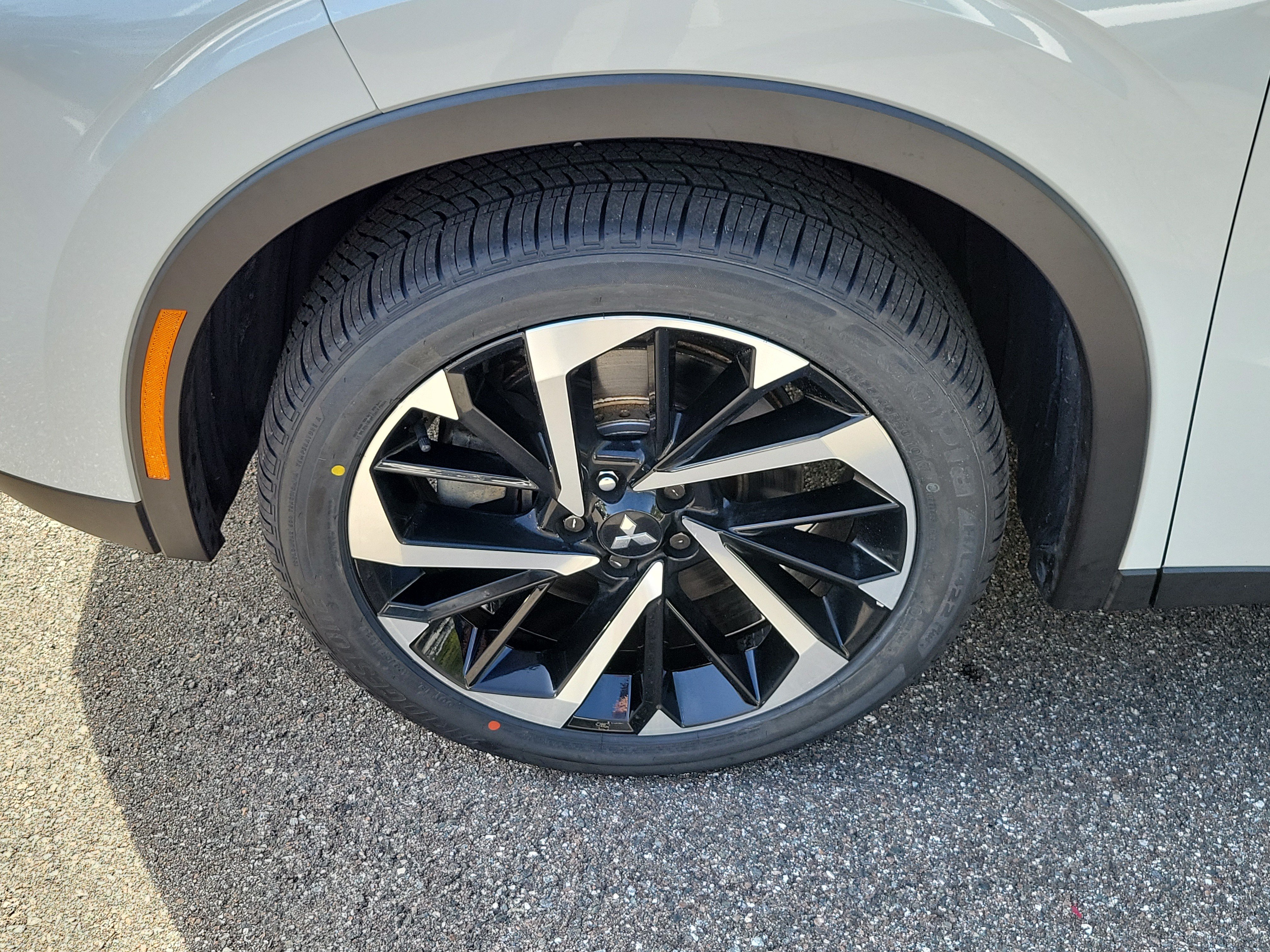 Used 2023 Mitsubishi Outlander SE AWD/4WD image 36