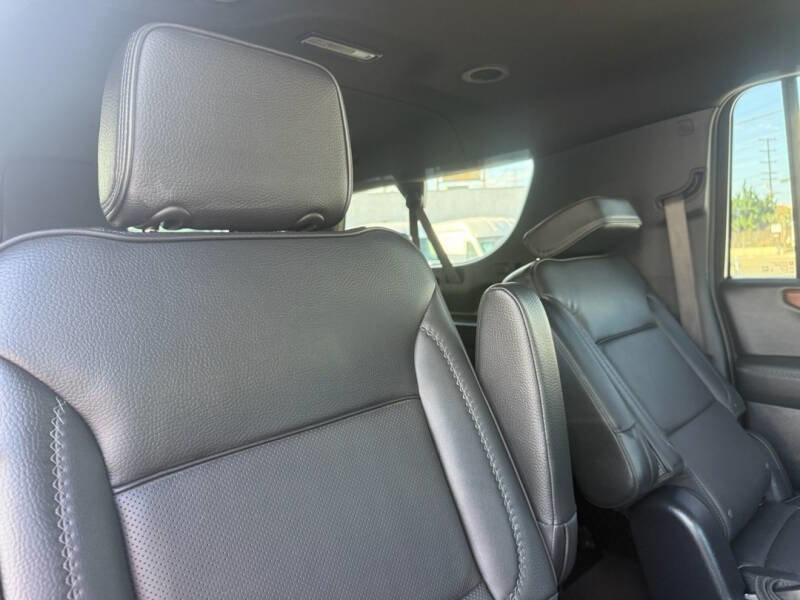 Used 2025 GMC Yukon XL Denali image 14