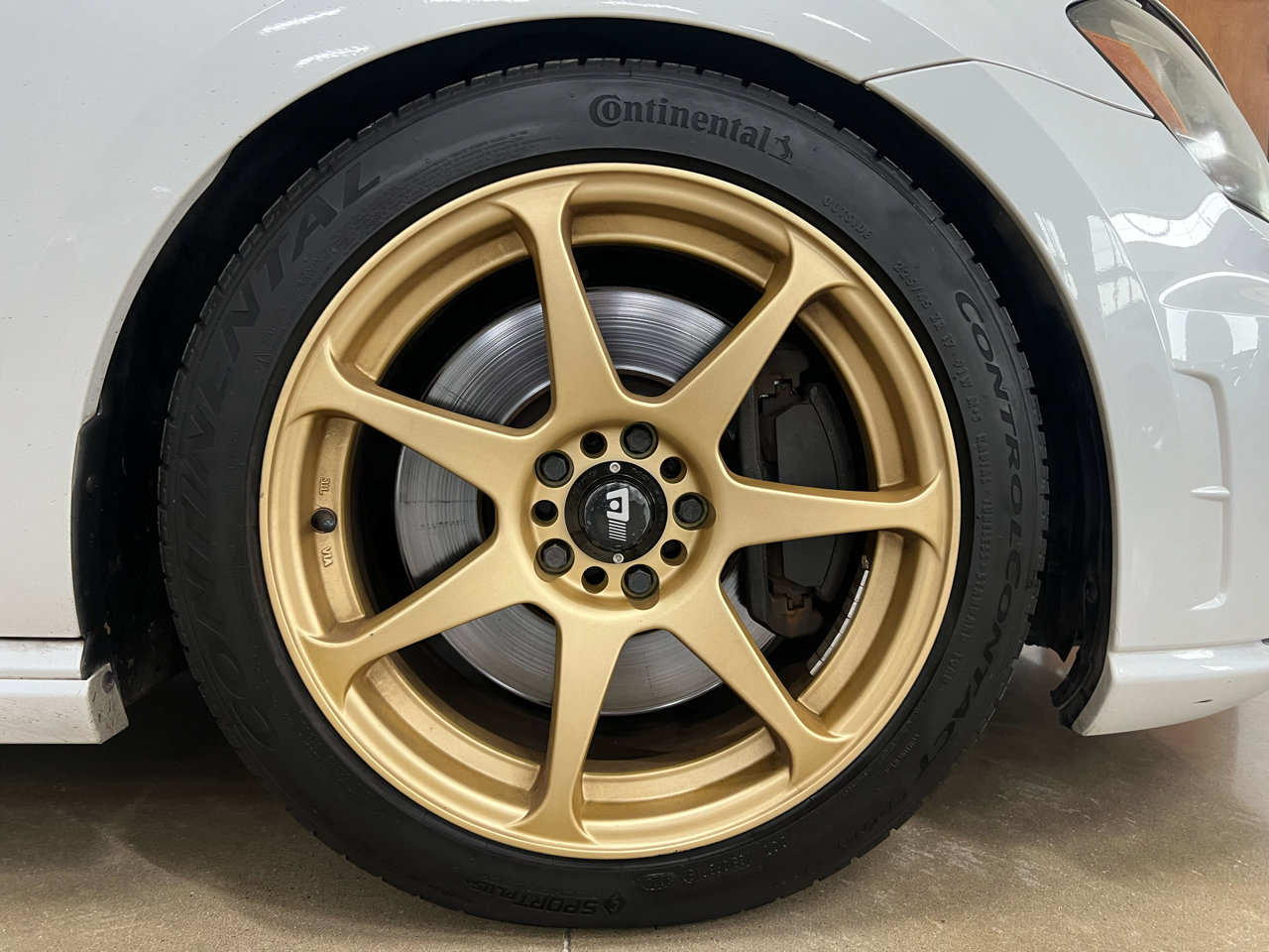 Used 2017 Volkswagen Golf R 4-Door image 28