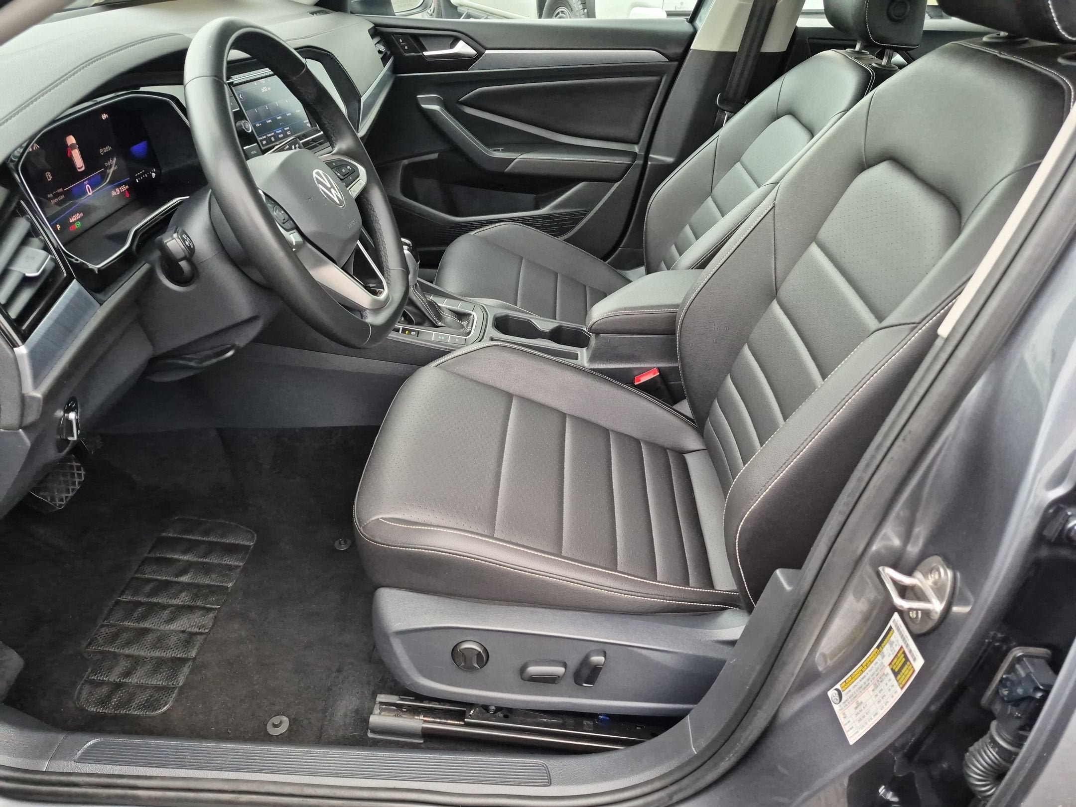 Used 2024 Volkswagen Jetta SE FWD image 13