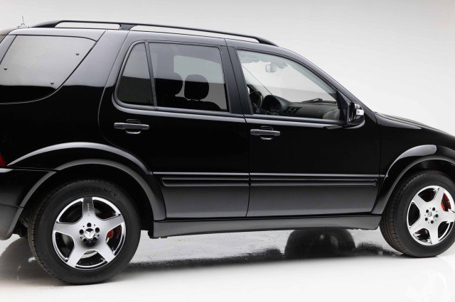 Used 2002 Mercedes-Benz ML 55 AMG 4MATIC image 35