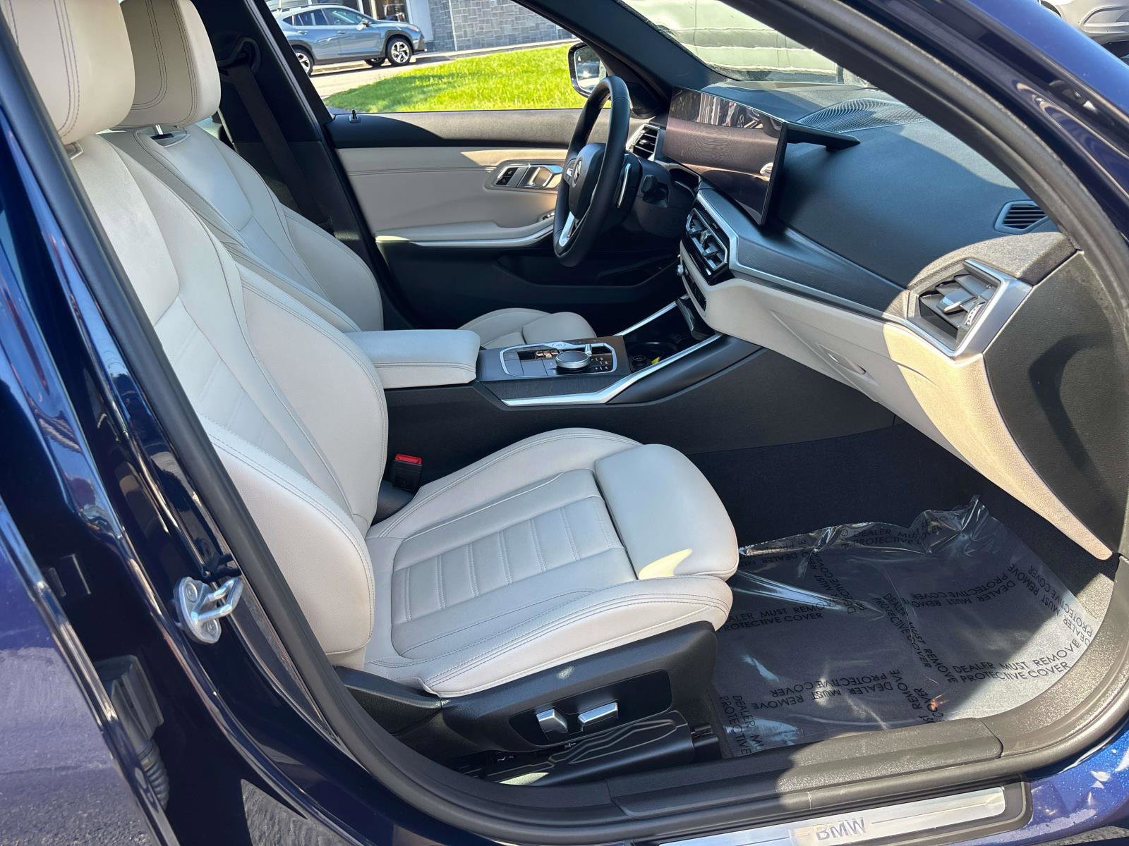 Used 2023 BMW 330i xDrive Sedan w/ Premium Package image 15