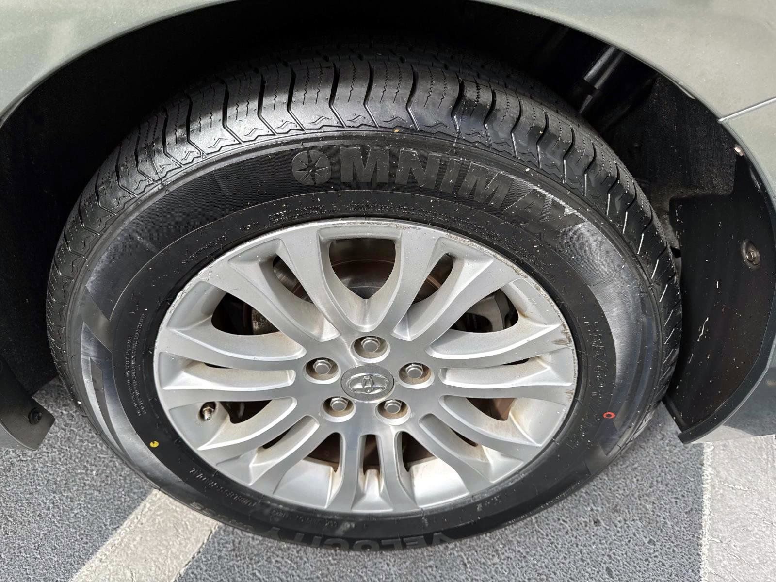 Used 2014 Toyota Sienna XLE image 31