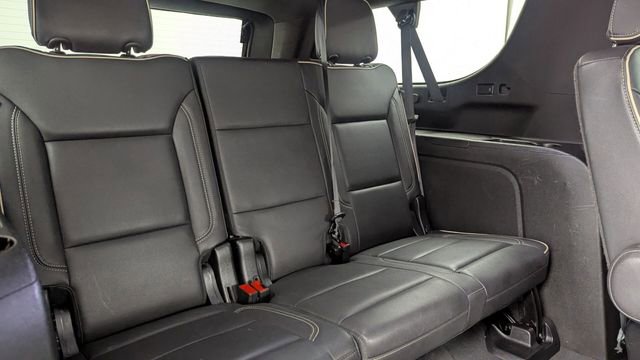Used 2023 Chevrolet Suburban Premier image 14