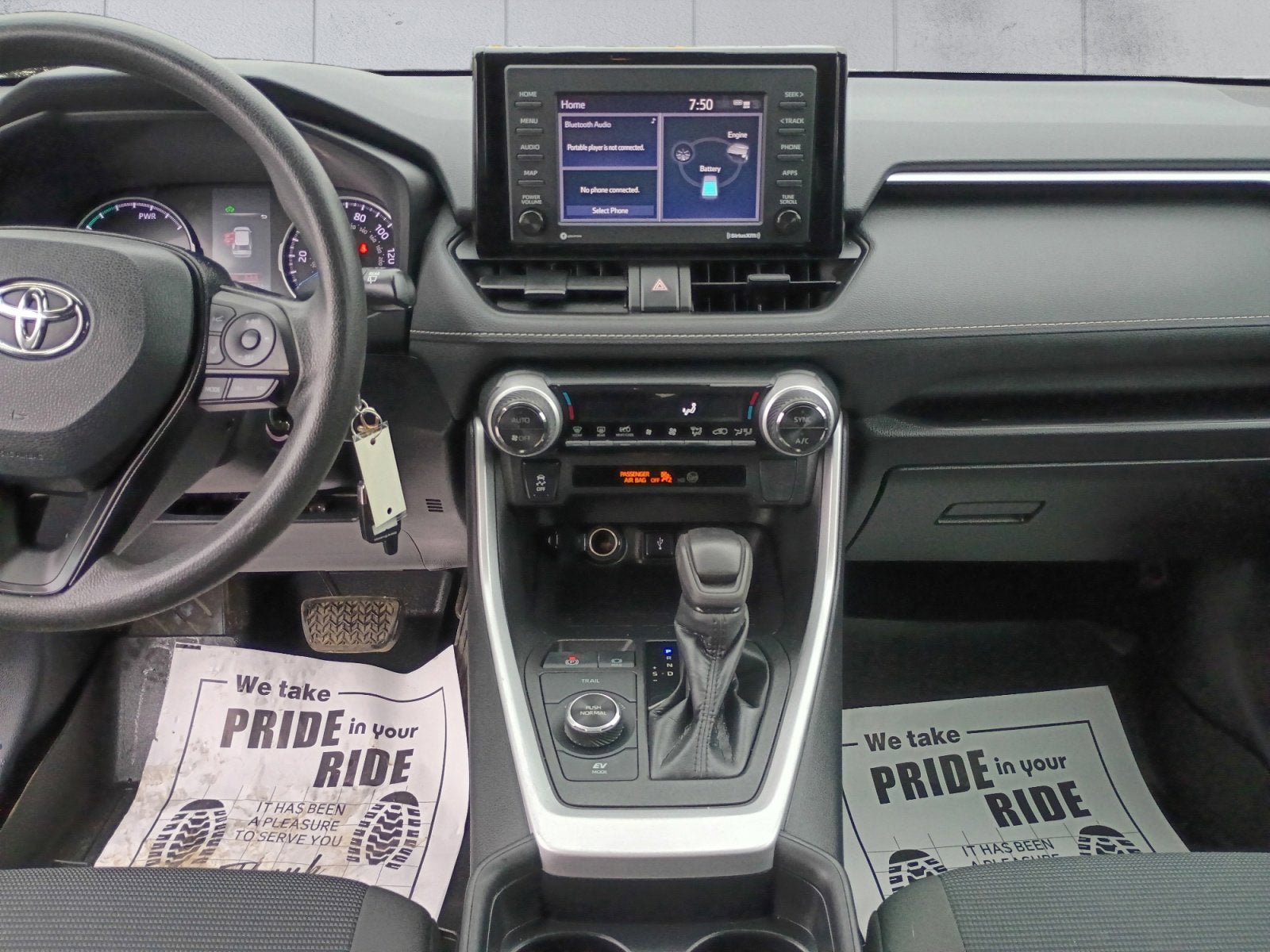 Used 2021 Toyota RAV4 LE w/ Carpet Mat Package (TMS) AWD/4WD image 12