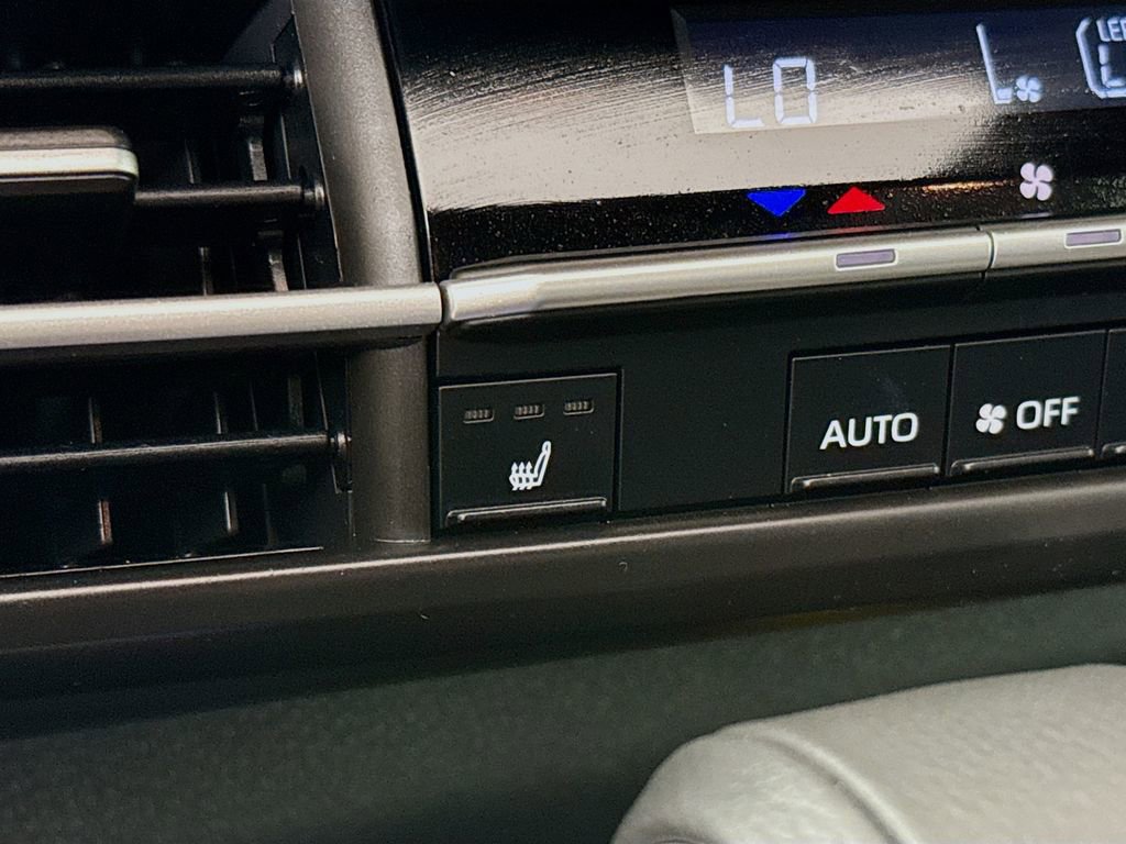 Certified 2025 Toyota Sienna XSE image 22