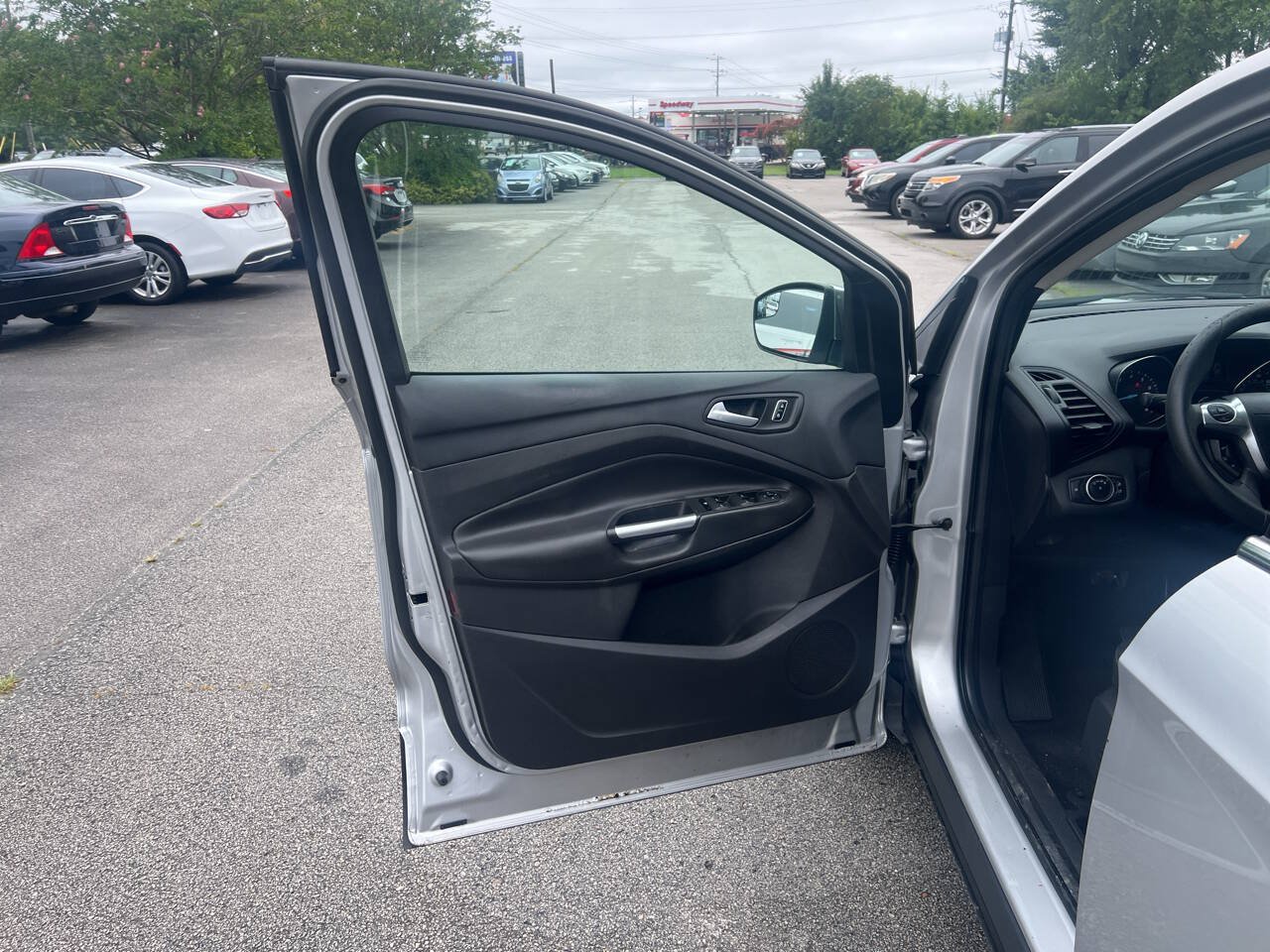 Used 2016 Ford Escape SE w/ SE Chrome Package FWD image 10