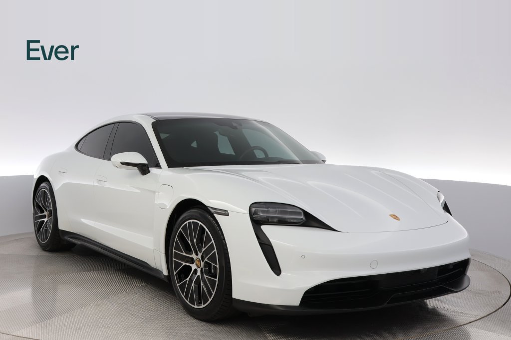 Used 2022 Porsche Taycan RWD image 13