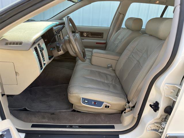 Used 1996 Cadillac Fleetwood Brougham RWD image 12