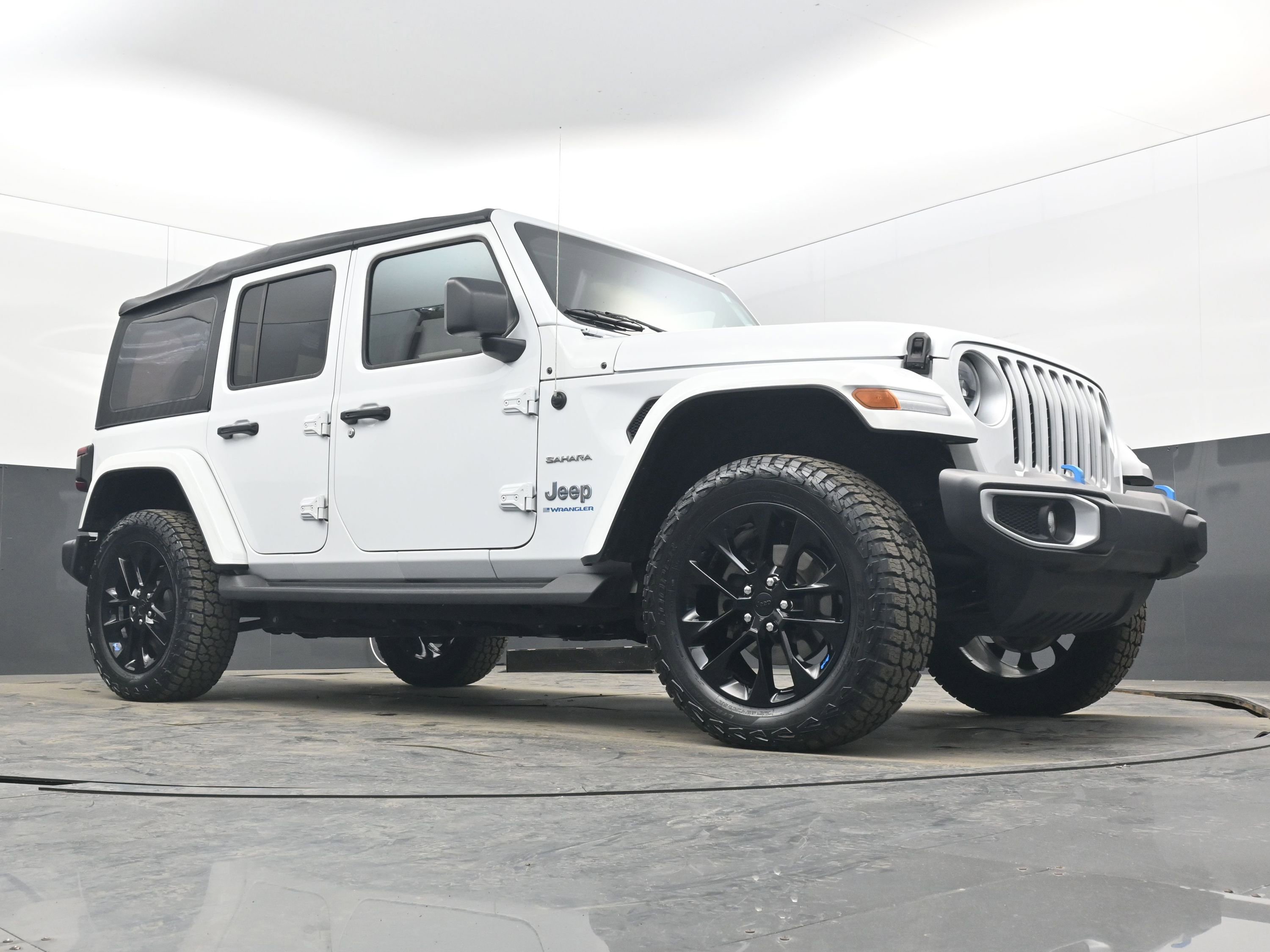Used 2023 Jeep Wrangler Sahara w/ Cold Weather Group image 23