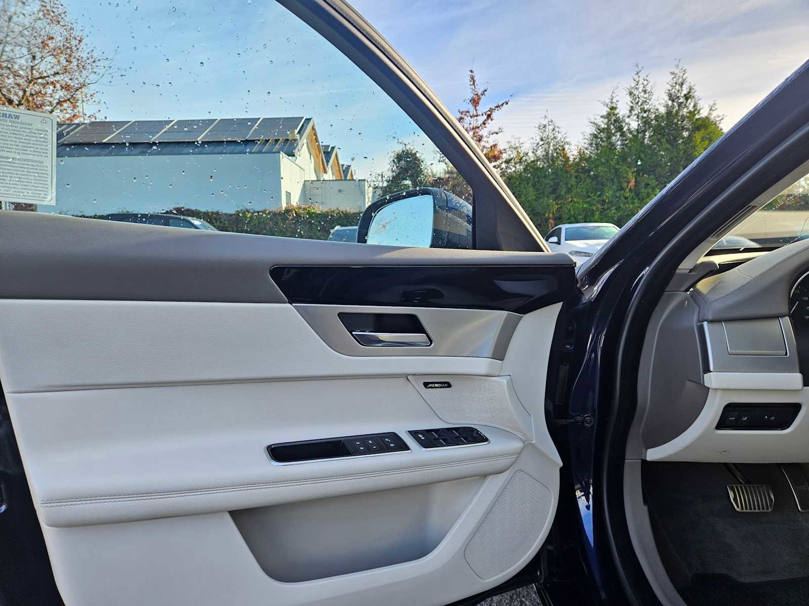 Used 2019 Jaguar XF Prestige image 46