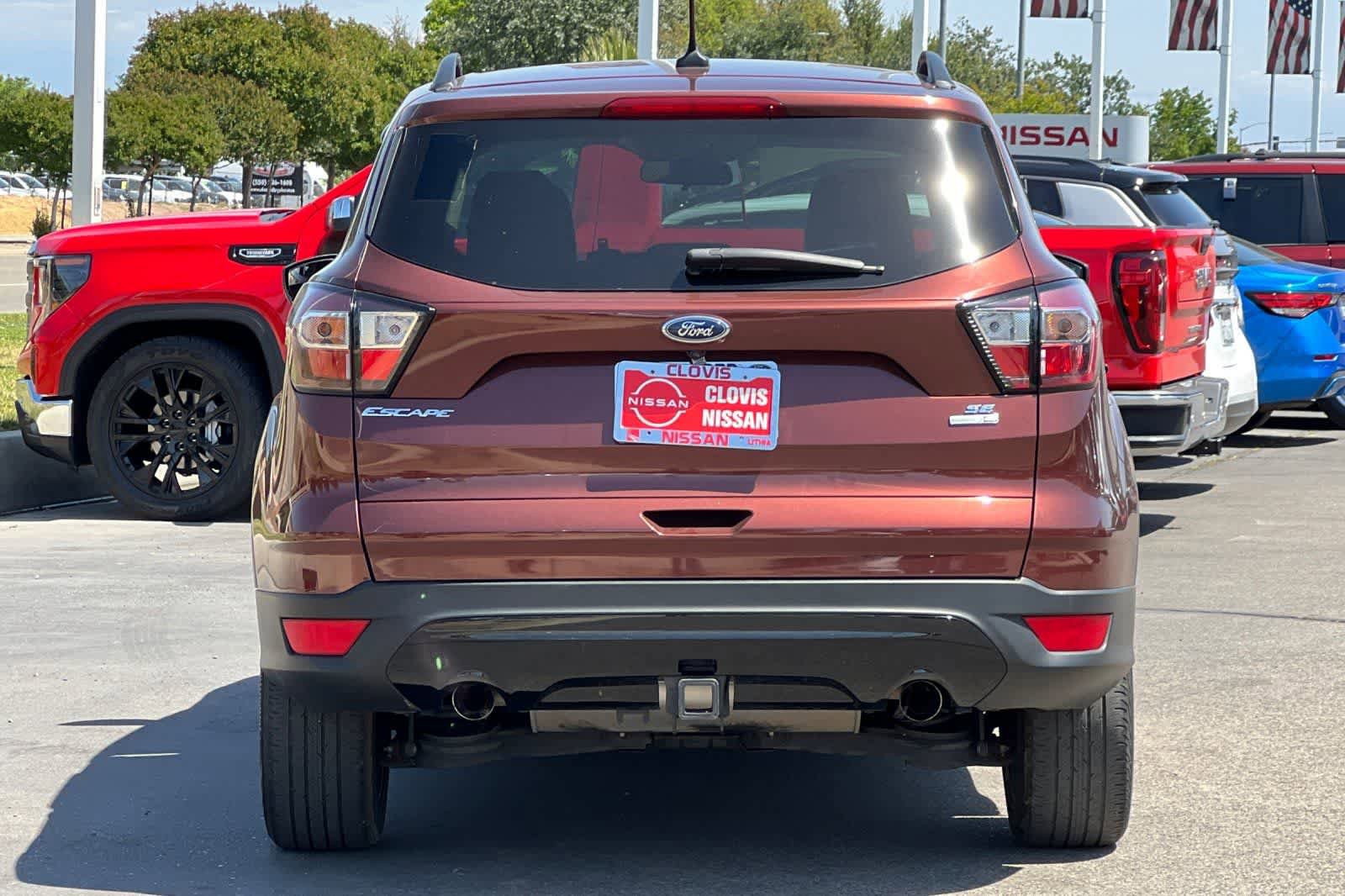 Used 2018 Ford Escape SE w/ SE Sport Appearance Package image 8