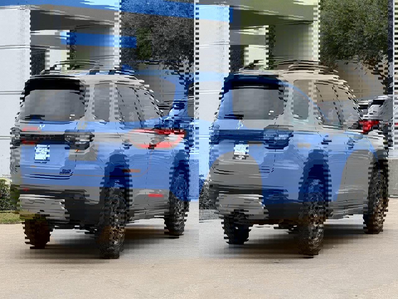 Used 2023 Honda Pilot TrailSport image 4