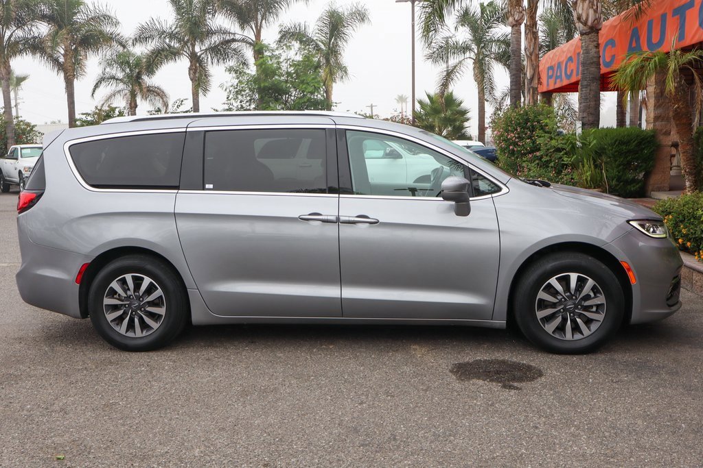Used 2021 Chrysler Pacifica Touring-L image 10