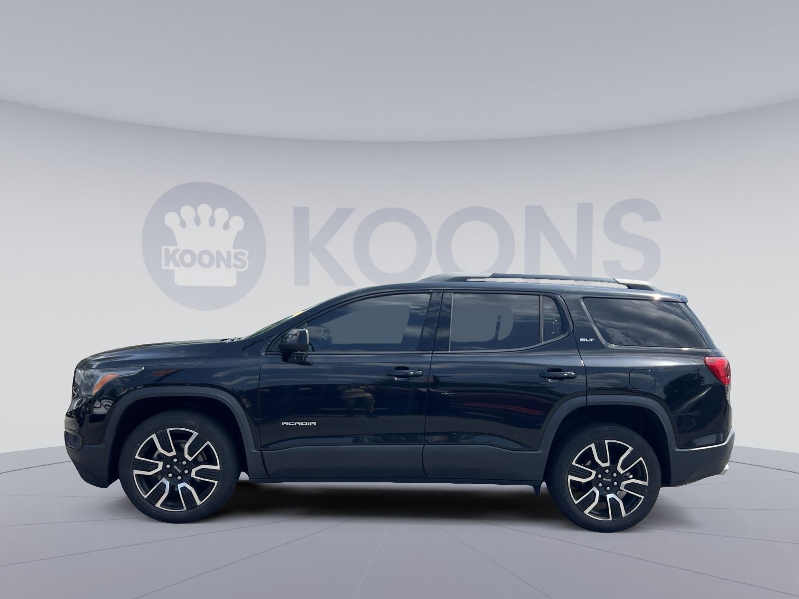 Used 2019 GMC Acadia SLT w/ Black Edition FWD image 2