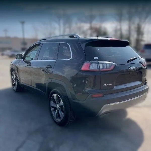 Used 2019 Jeep Cherokee Limited image 3