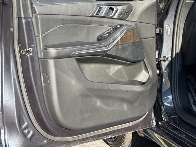 Used 2022 BMW X5 sDrive40i w/ M Sport Package RWD image 11