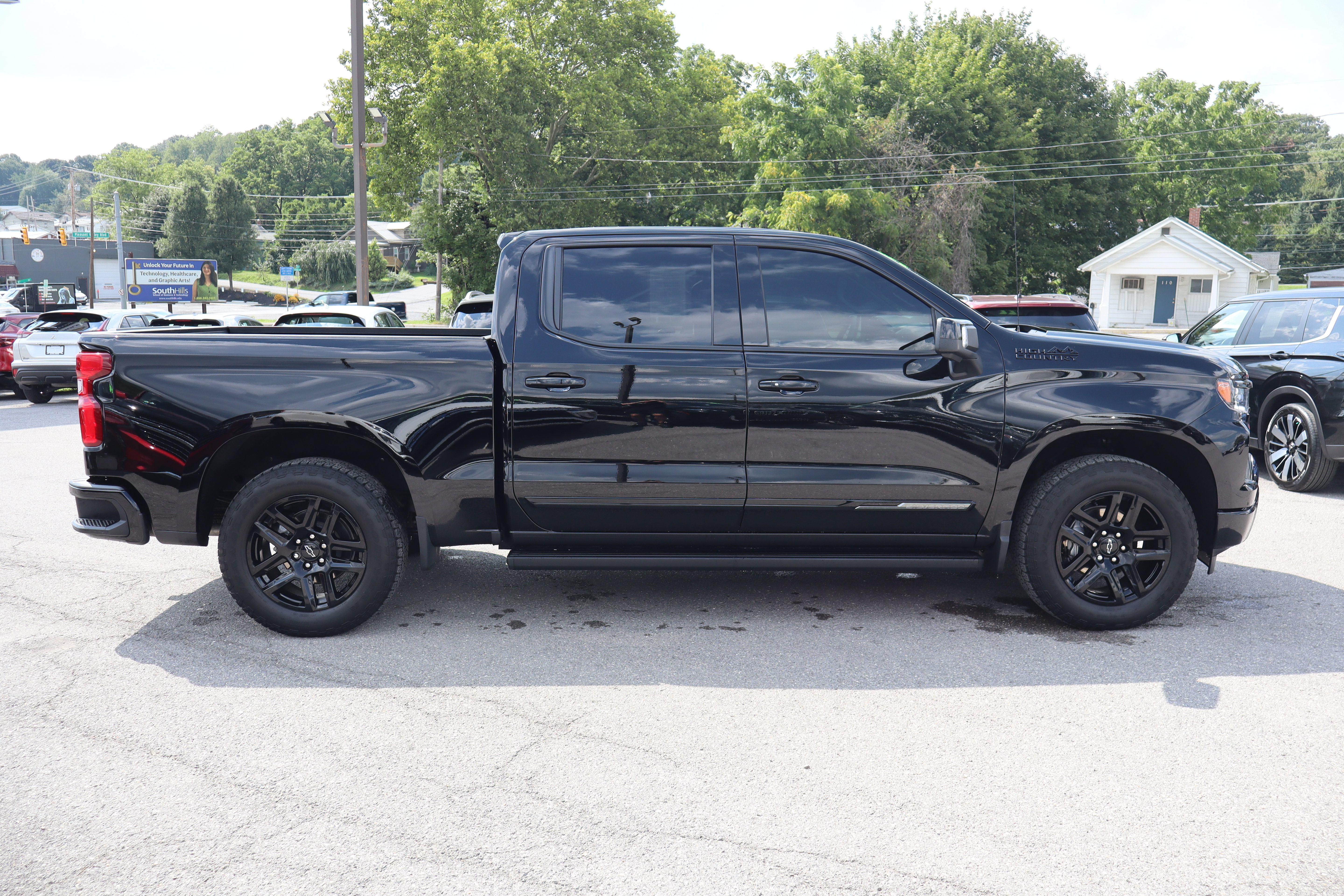 Used 2025 Chevrolet Silverado 1500 High Country w/ Midnight Edition AWD/4WD video 2