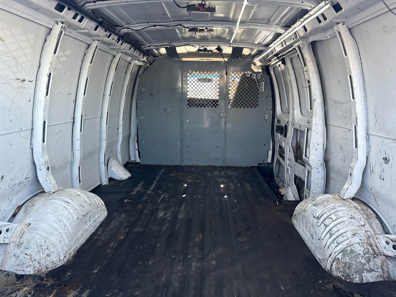 Used 2016 Chevrolet Express 2500 image 16