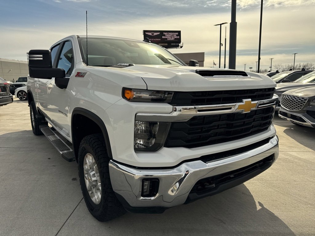 Used 2025 Chevrolet Silverado 2500 LT image 3