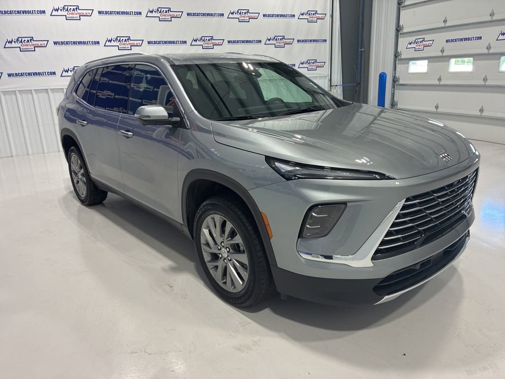 Used 2025 Buick Enclave Preferred AWD/4WD image 10