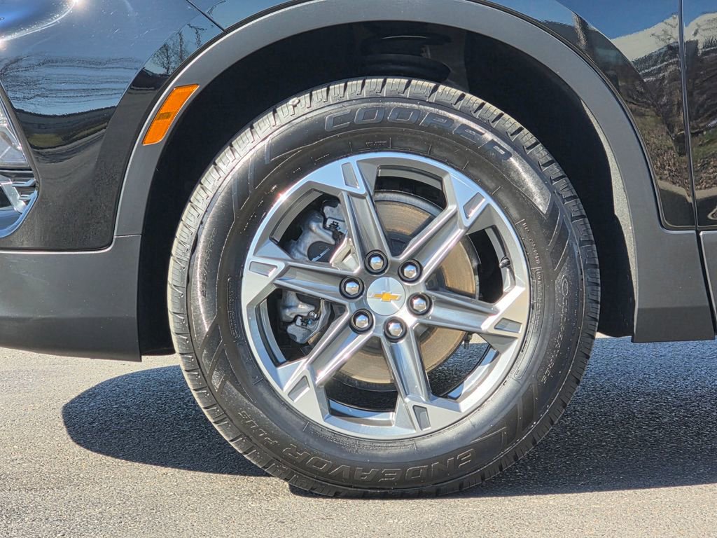 Used 2025 Chevrolet Blazer LT image 9