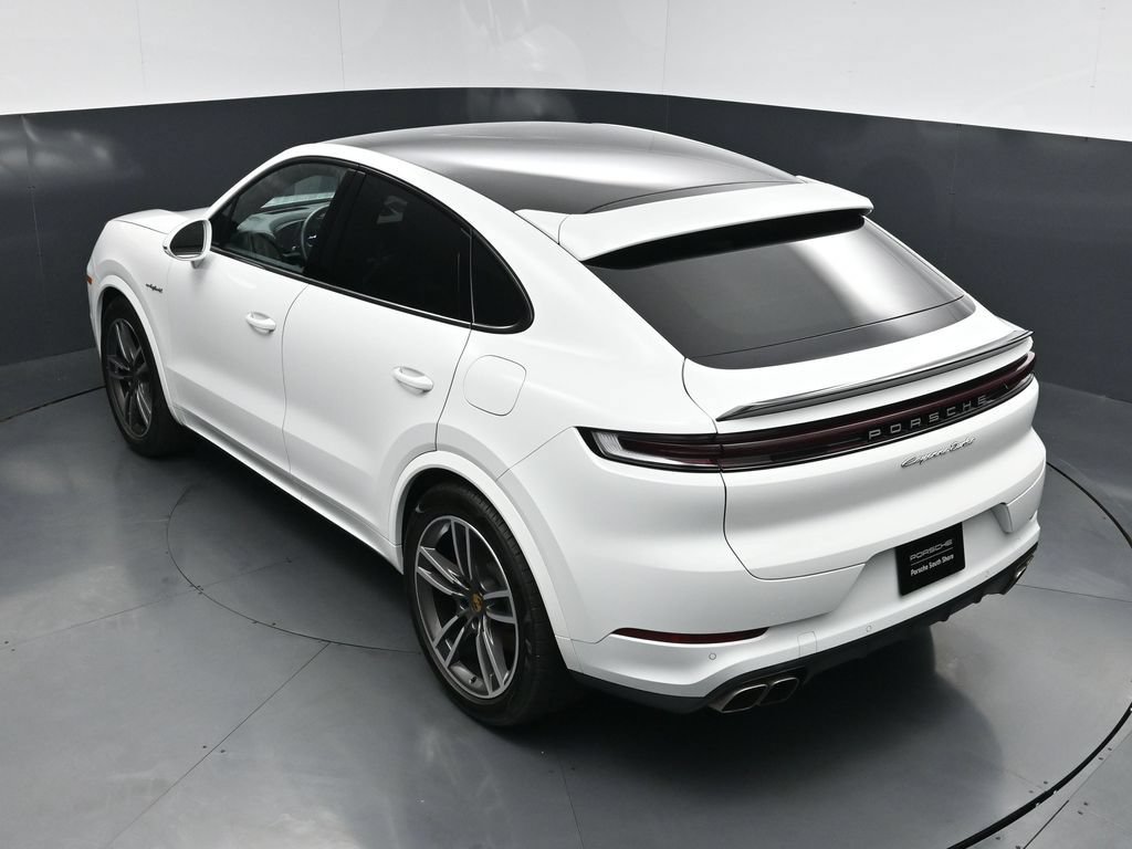 Used 2024 Porsche Cayenne Turbo AWD/4WD image 18