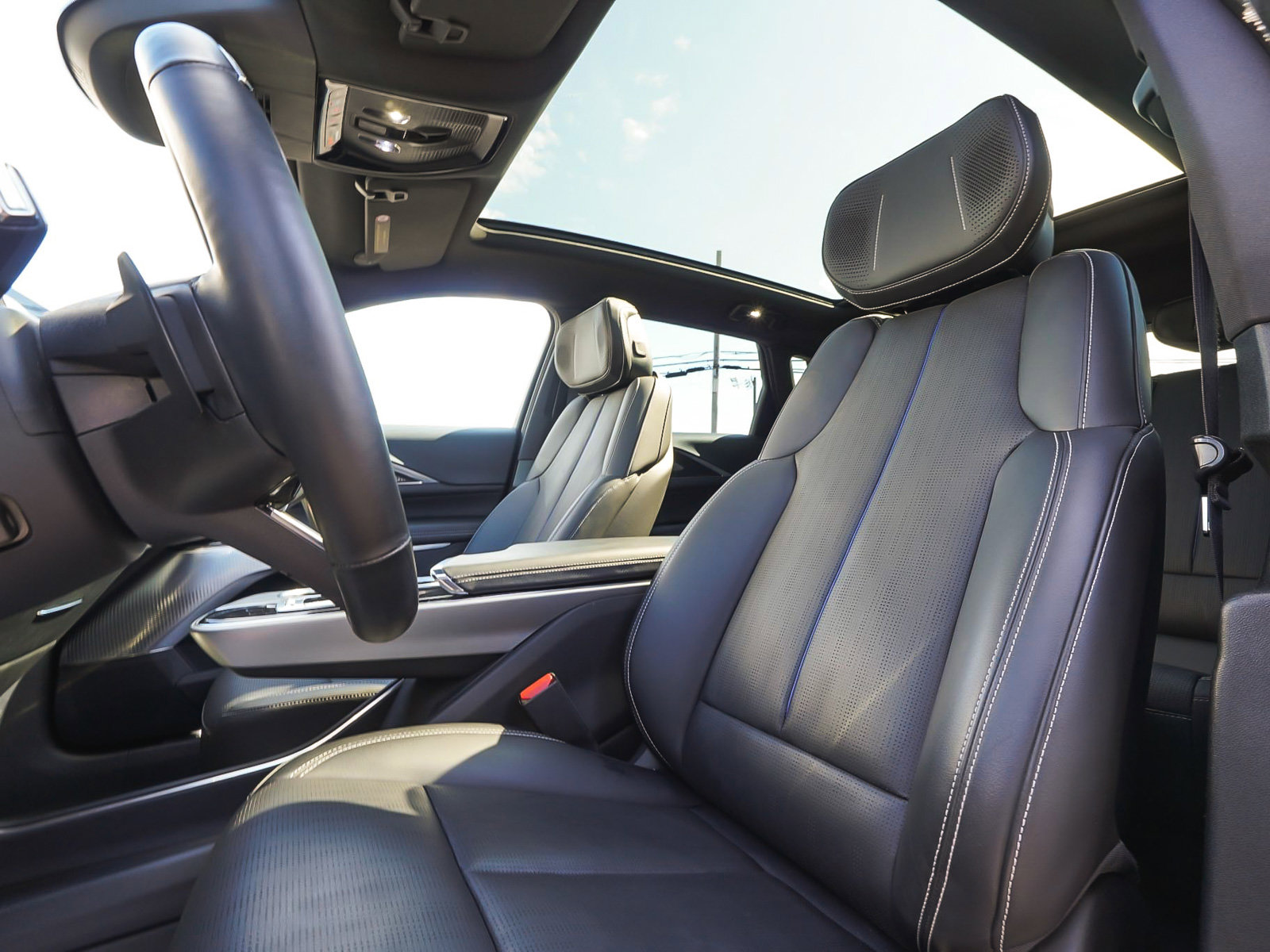 Used 2023 Cadillac Lyriq AWD image 33