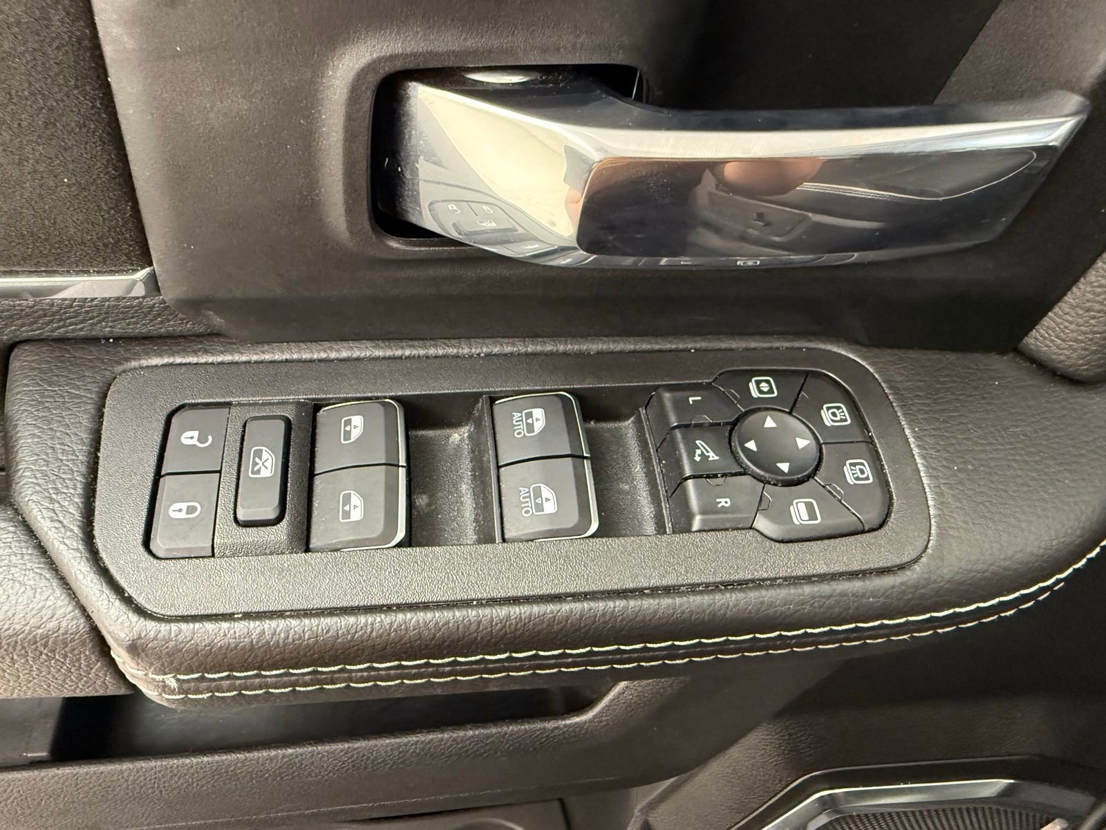 Used 2025 RAM 2500 Laramie image 14