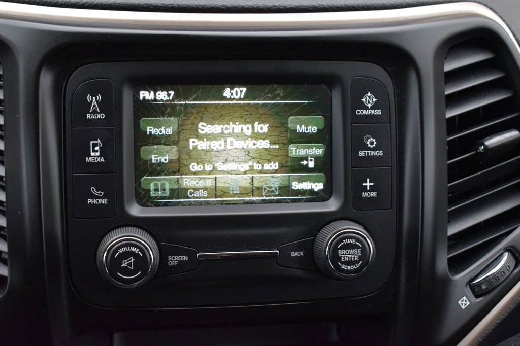Used 2016 Jeep Cherokee Sport image 28