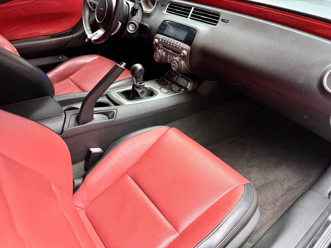 Used 2010 Chevrolet Camaro SS w/ RS Package RWD image 11
