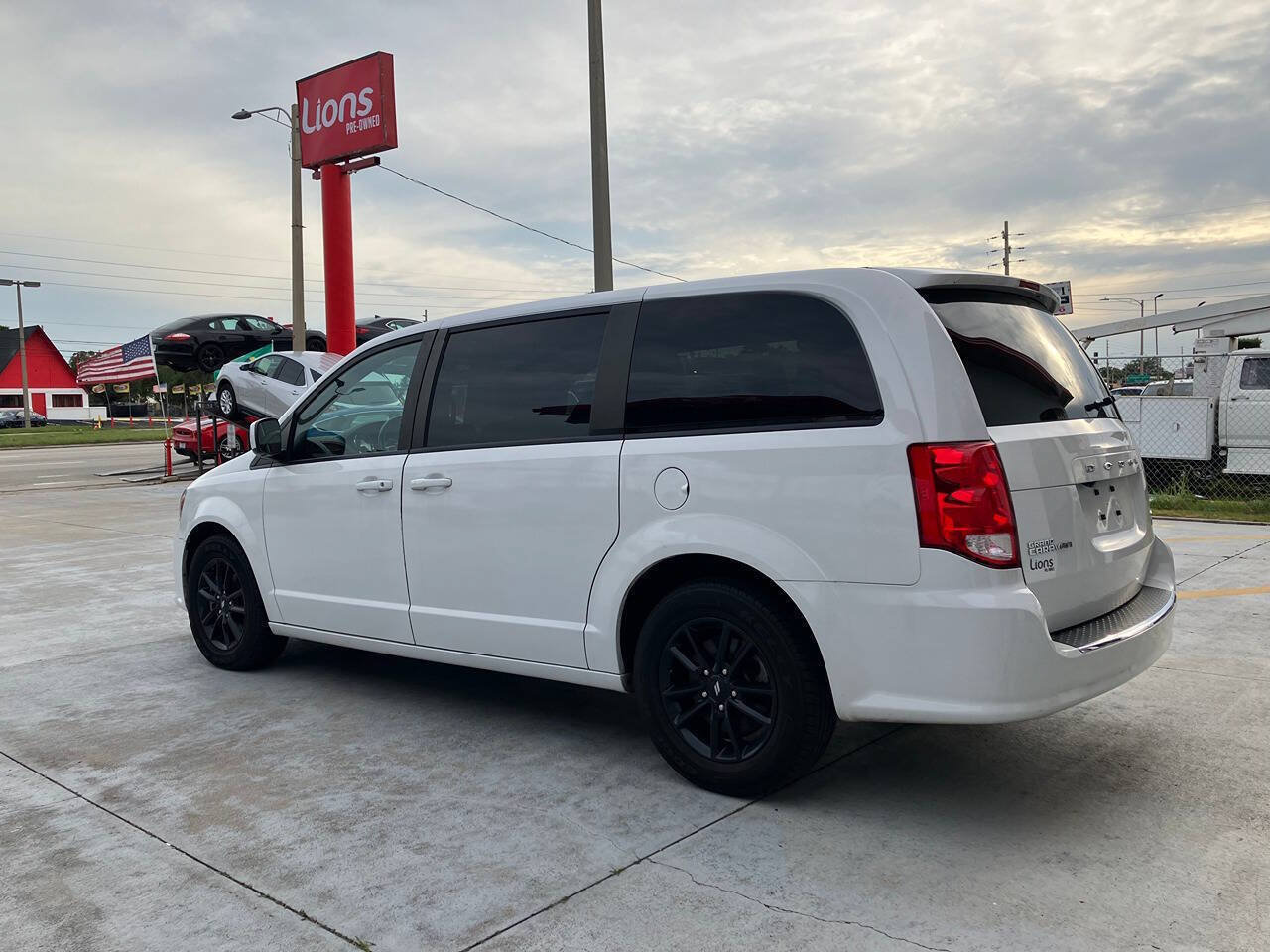 Used 2019 Dodge Grand Caravan GT FWD image 4