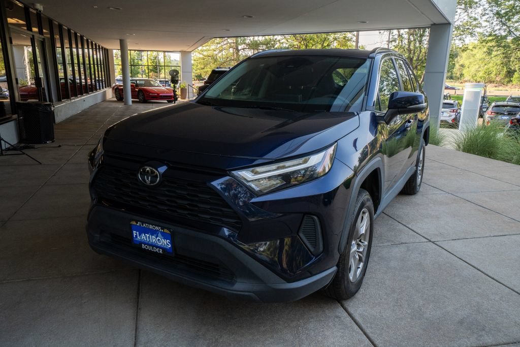 Used 2023 Toyota RAV4 XLE AWD/4WD image 3
