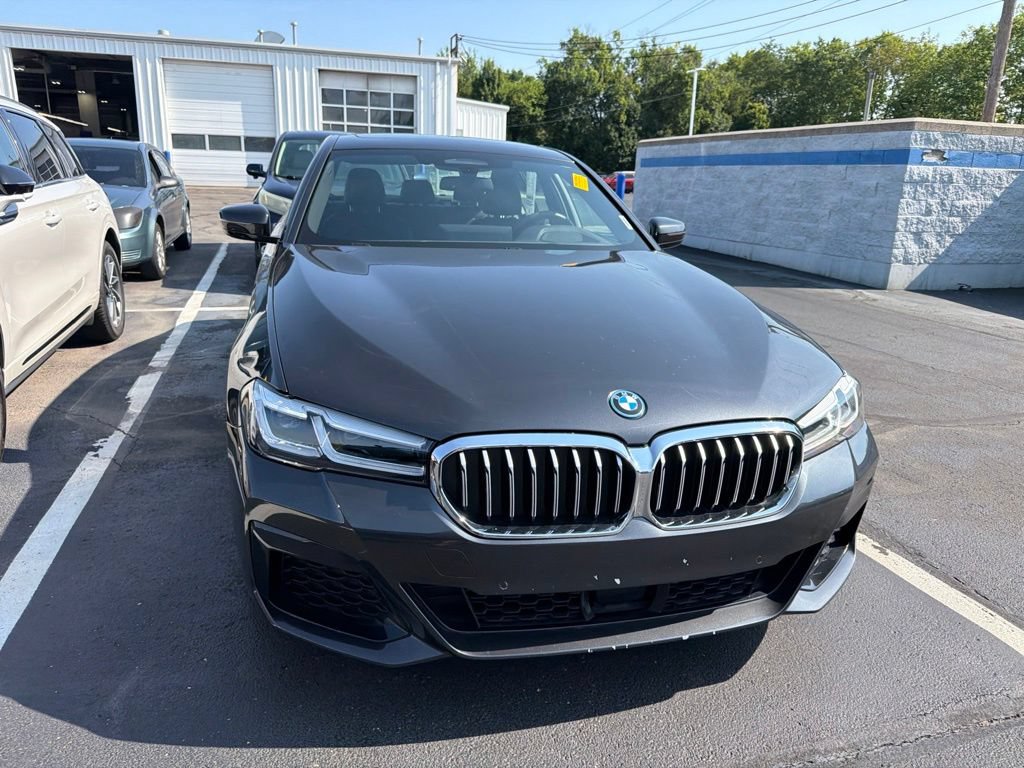 Used 2023 BMW 530e xDrive w/ Premium Package AWD/4WD image 5